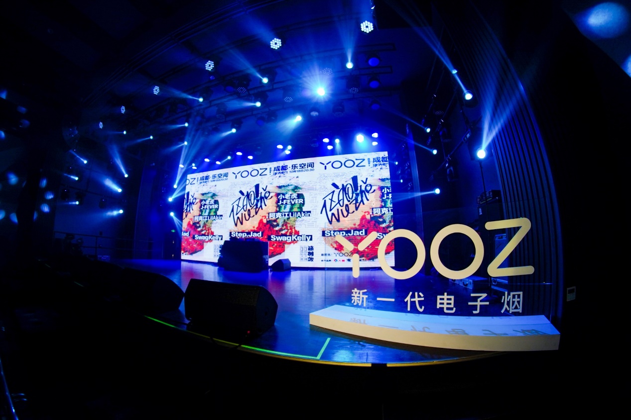 來(lái)這兒!體驗(yàn)電子煙的正宗"地?cái)偽幕?quot;,一起來(lái)練攤~