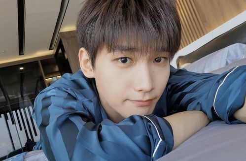 月七 邢昭林戀愛了 女友酒店穿浴袍迎接,看清顏值,這誰不心動